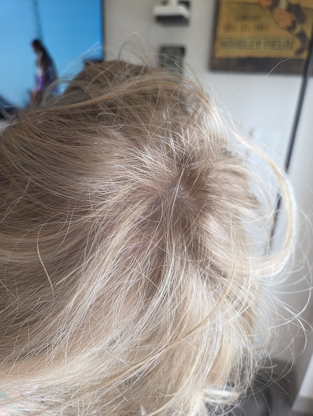 Jon Reanau Light Blonde Lace Front Wig. - Picture 15 of 16